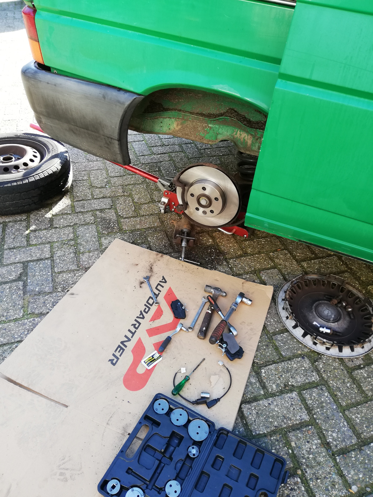 Schijf en blokken vervangen vw t4